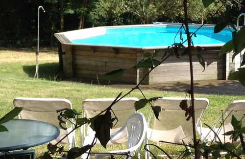 Laurede Cottage | Ferme Landaise typique rénovée avec poutres apparentes.