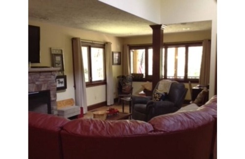 Fayetteville Maison | Laurel Creek Retreat - 6 Bedroom 5 Bathroom