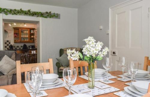 Hewish Maison | Laurel Farm