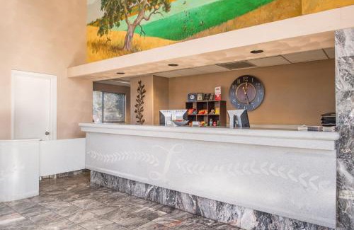 Salinas Hôtel | Laurel Inn & Conference Center
