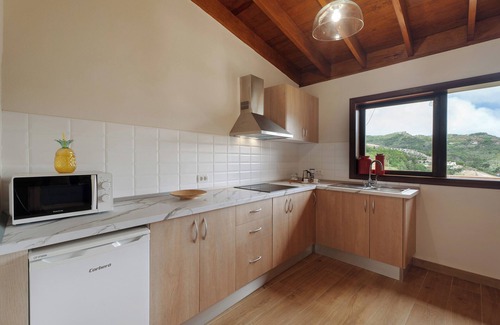 Agulo Appartement | Chambre 'Laurel' avec vue sur les montagnes, Wi-Fi et climatisation