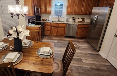 Thomasville Maison | Lauren's Retreat located less than 3 miles to downtown Thomasville.