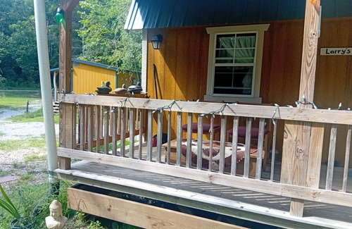 Athens Cabine | Laurentius' Cabin on a Koi Pond