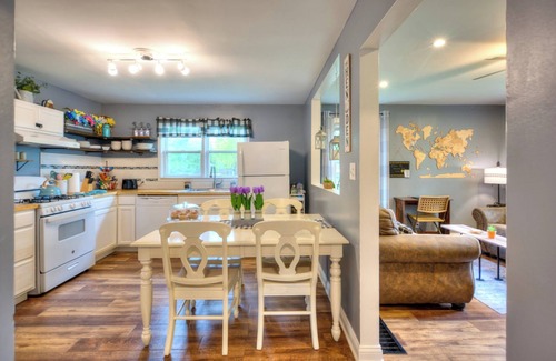 Gary Maison | Private 5 Star 2 bedroom modern city farmhouse