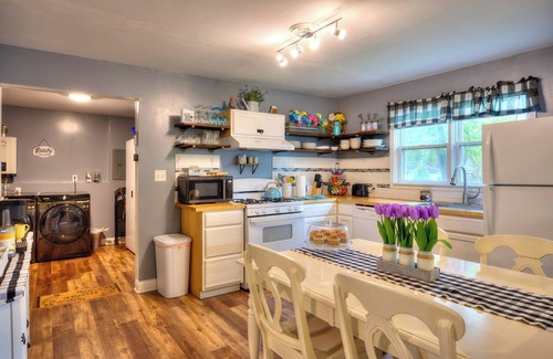 Gary Maison | Private 5 Star 2 bedroom modern city farmhouse