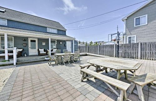 Ortley Beach Maison | Lavallette House with Fenced Yard and Gas Grill!