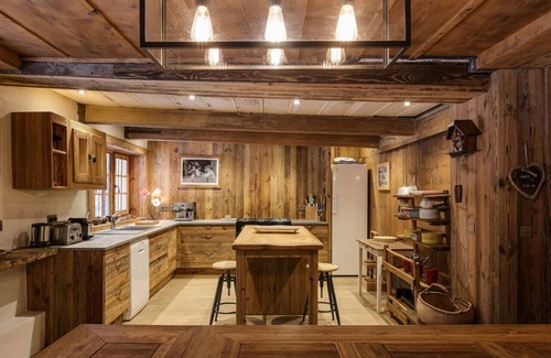 Le Lavancher Chalet De Ski | Lavancher - Chalet 400m2 | Ferme 1803 rénovée | Sauna |Billard