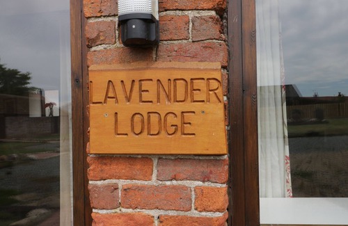 Tunstall Cottage | LAVENDER LODGE, pet friendly, character holiday cottage in Withernsea