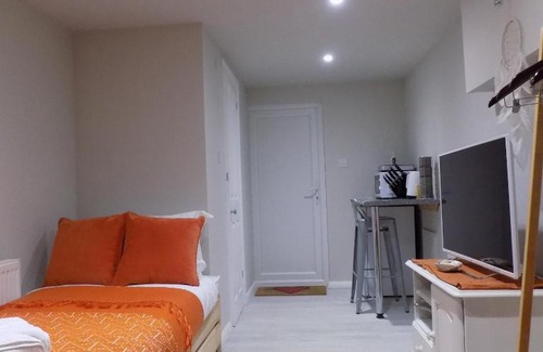 Nonsuch Appartement | Lavender Oaks Studio