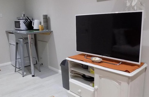 Nonsuch Appartement | Lavender Oaks Studio
