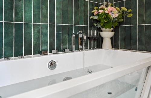 Saint-Thomas-d'Aquin Appartement | Lavie Maison Studio AC & Hot Tub