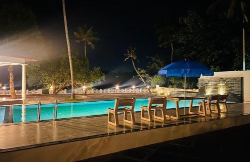 Thekkumbhagam Lit Et Petit-Déjeuner | Lavilla Lake Resort And Restaurant