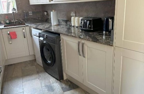 Heath Maison | Lavish 3 story house: Deluxe Double Room with Shower
