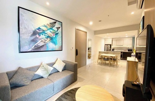 District 1 Appartement | Lavish 8-bedroom Apartment in wonderful HCMC with Pool,Gym & Bathtub ZENITY