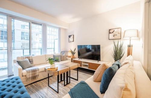 Bay Cloverhill Maison | Lavish Condo in the Heart of Downtown Toronto