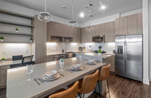 West Oak Hill Appartement | Lavish Escape 1Bd1Ba Pool w Golf Sim