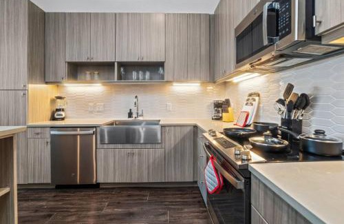 West Oak Hill Appartement | Lavish Escape 1Bd1Ba Pool w Golf Sim
