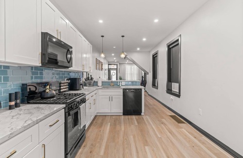 Girard Estates Maison | Lavish Family Friendly Retreat w/Pool Table & 85" TV