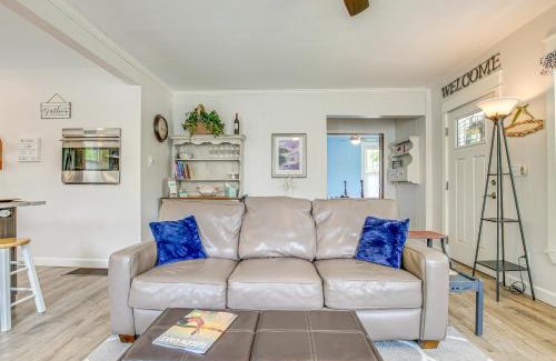 Green Lake Maison | Lavish House with Patio - 2 Blocks to Green Lake!
