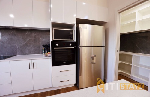 Lyons Maison | Lavish in Lyons - 3bd 2bth spacious & modern home