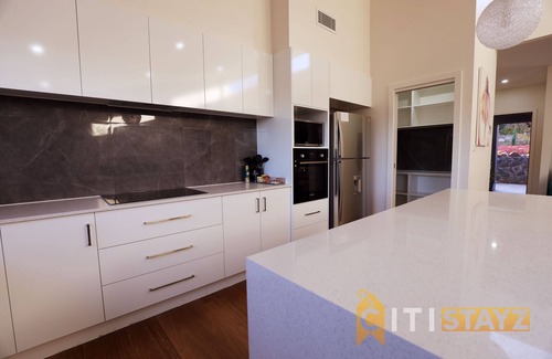 Lyons Maison | Lavish in Lyons - 3bd 2bth spacious & modern home