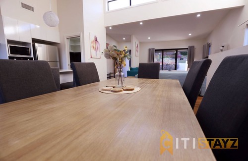 Lyons Maison | Lavish in Lyons - 3bd 2bth spacious & modern home