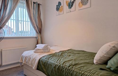 Wakefield Maison | Lavish Lodge - Perfect for couples, families and contractors!