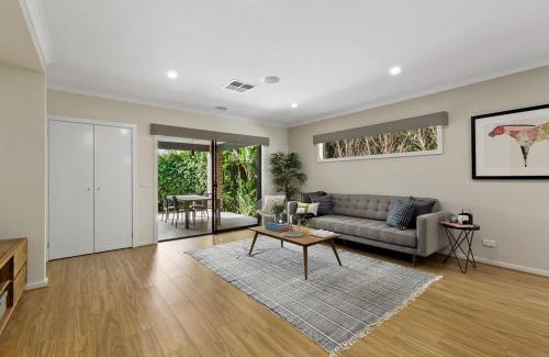 Armstrong Creek Maison | Lavish Modern Home - 10mins to Torquay & Geelong