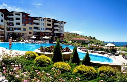Sveti Vlas Appartement | Lavish, Poolside 2 Bed Apt at Garden of Eden