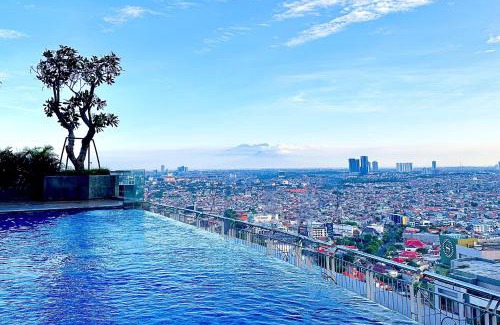 Surabaya Appartement | Lavish The Peak 2BR Apartment in Tunjungan Plaza 5 Surabaya City Centre by Le Ciel Hospitality