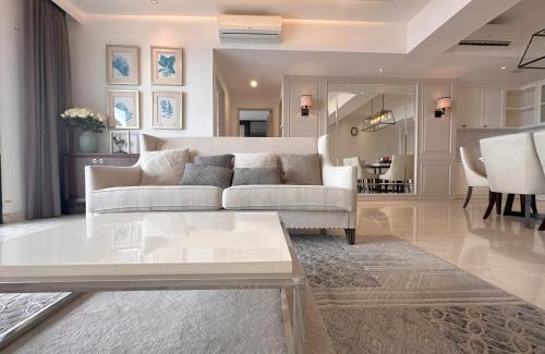 Surabaya Appartement | Lavish The Peak 2BR Apartment in Tunjungan Plaza 5 Surabaya City Centre by Le Ciel Hospitality