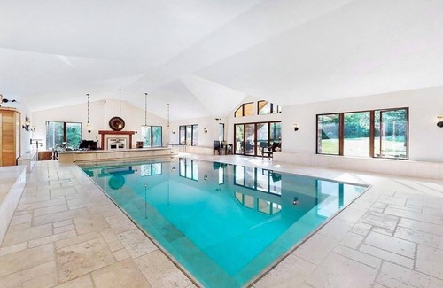 Halton Regional Municipality Villa | Lavish Villa with Indoor pool on a countryside estate