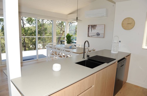 Lorne Maison | LaVista - relax at the top with this amazing outlook. Take in the Skyline !