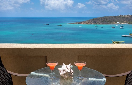 The Valley Copropriété | LaVue Inn- Central, Affordable, CLEAN & Ocean View with Kitchen!