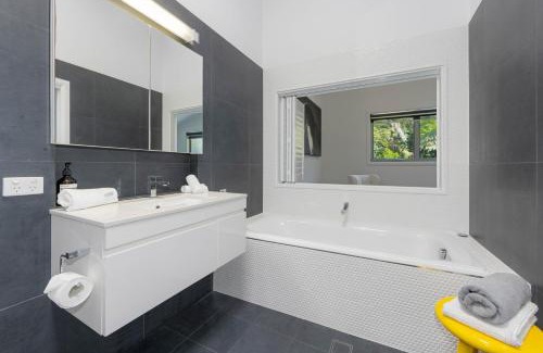 Port Macquarie Maison | Laze at Lighthouse - family home with pool, heated pool Oct to Mar