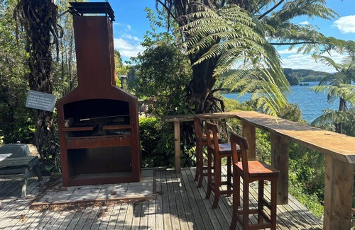 Tikitere Maison | Laze by the Lake