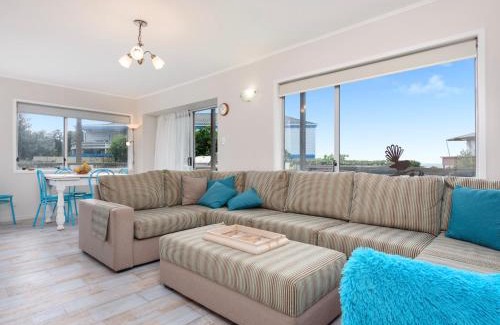 Waihi Beach Maison | Laze on Loop - Waihi Beach Holiday Home