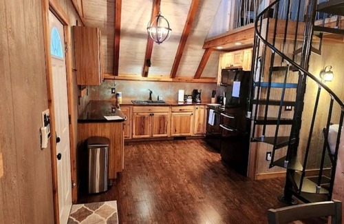 Keslers Cross Lanes Chalet De Ski | "Lazy At the Lake" 2 BR Chalet