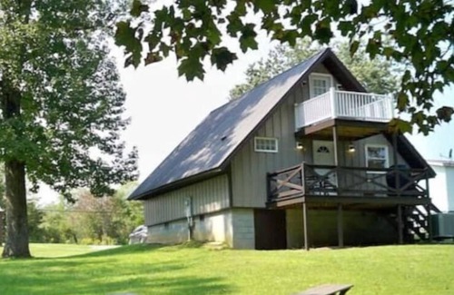 Keslers Cross Lanes Chalet De Ski | "Lazy At the Lake" 2 BR Chalet