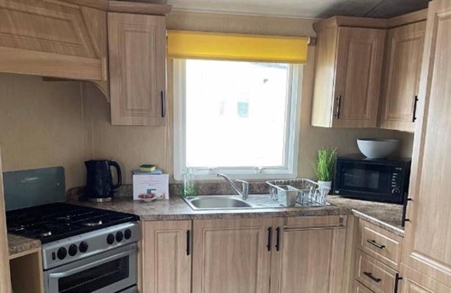 Hamworthy Maison | Lazy Bear 25 Arne View Seaside home with great views, full kitchen&strong Wi-Fi.