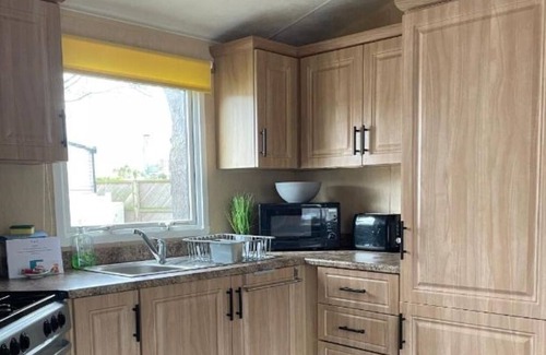 Hamworthy Maison | Lazy Bear 25 Arne View Seaside home with great views, full kitchen&strong Wi-Fi.