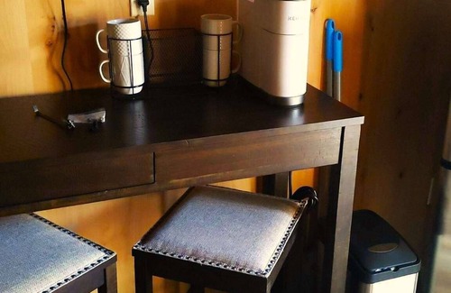 Cave Junction Cabine | Lazy Bear Cabin 6 - Restrooms and Showers are a short walk away.