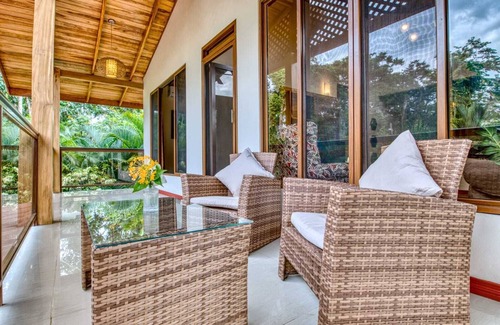 Puerto Viejo de Talamanca Appartement | Lazy parrots' luxury apartments #3: pool✓ beach path ✓AC ✓