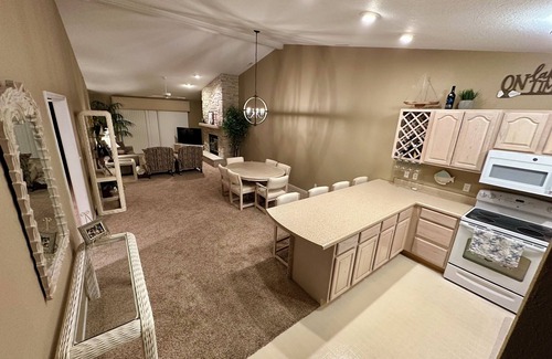 Osage Beach Copropriété | Cozy 3-bedroom, family-friendly condo in the heart of Lake of the Ozarks!
