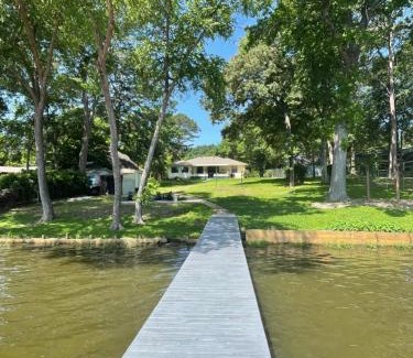 Berryville Maison | Lazy Days Lakehouse