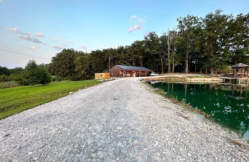 Wallingford Maison | Lazy Lake Cabin 2! Pet Friendly!