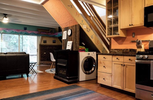 Black Hawk Cabine | Lazy Me ~ A Magical Creek-front Cabin with Hot Tub! Private Woods