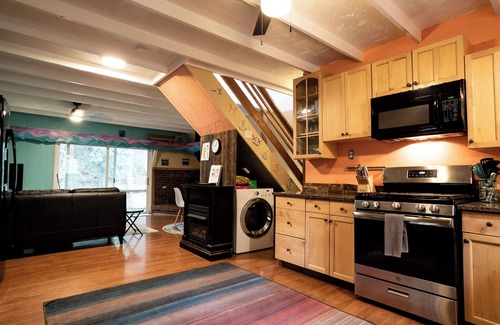Black Hawk Cabine | Lazy Me ~ A Magical Creek-front Cabin with Hot Tub! Private Woods