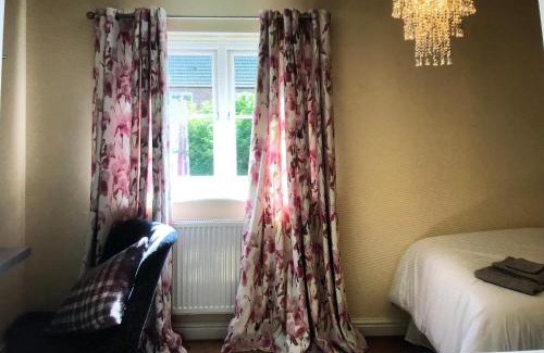 Oakham Maison | Lazy Nest - Sleeps 4 Parking Garden & Hammocks