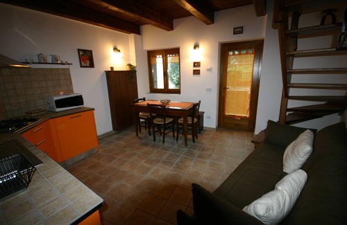 Comero Cottage | Le 2 formiche (Lauri): chalet rustique avec terrasse et jardin